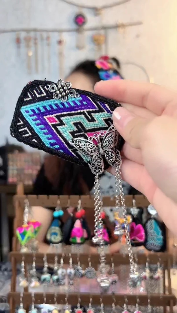 织绣民族风非遗老绣饰品008