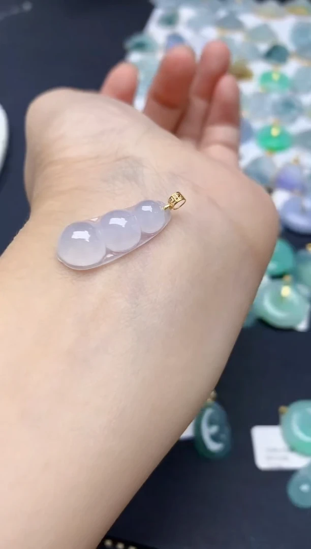 翡翠18K金镶嵌颈饰天然缅甸A货翡翠