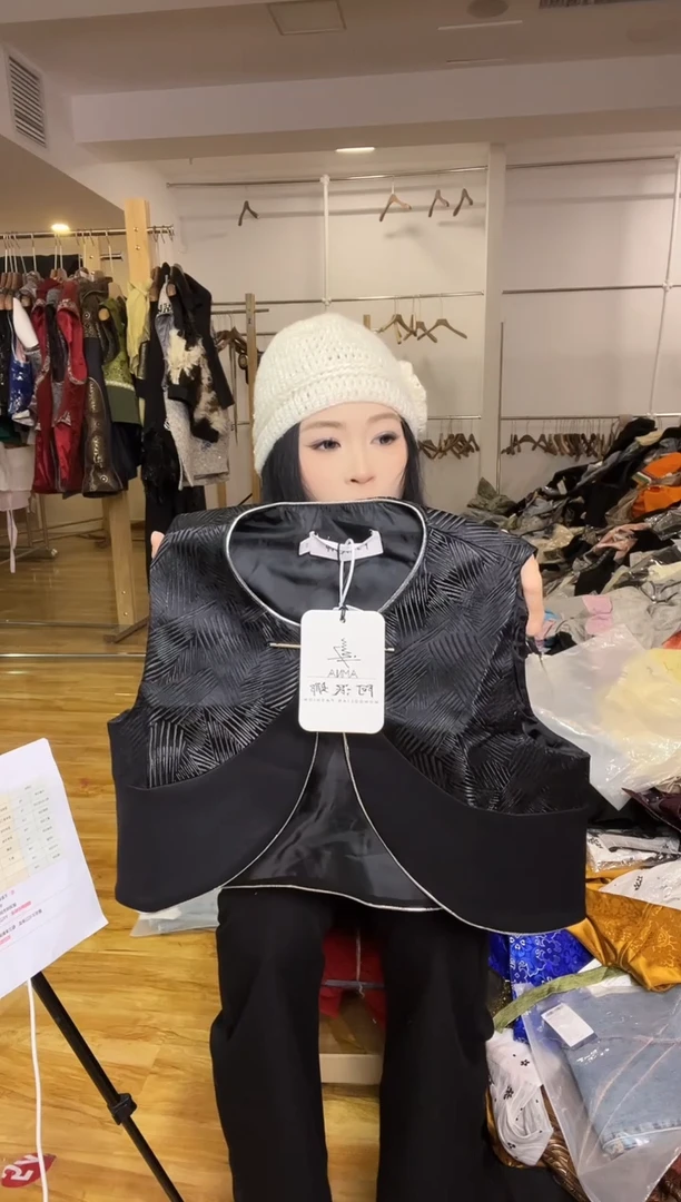 马甲       S码         95斤