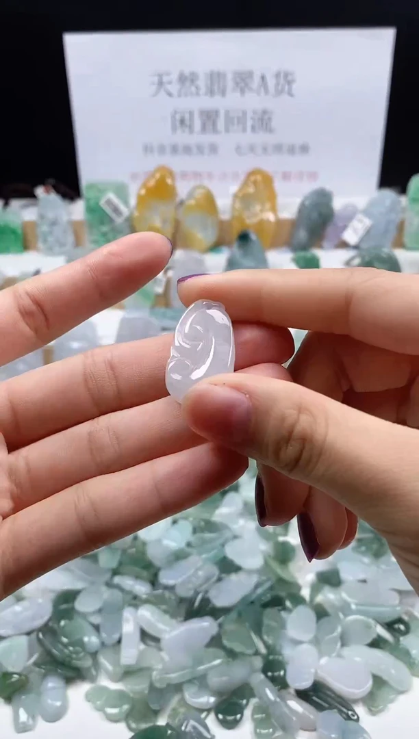 翡翠未镶嵌颈饰吊坠   121