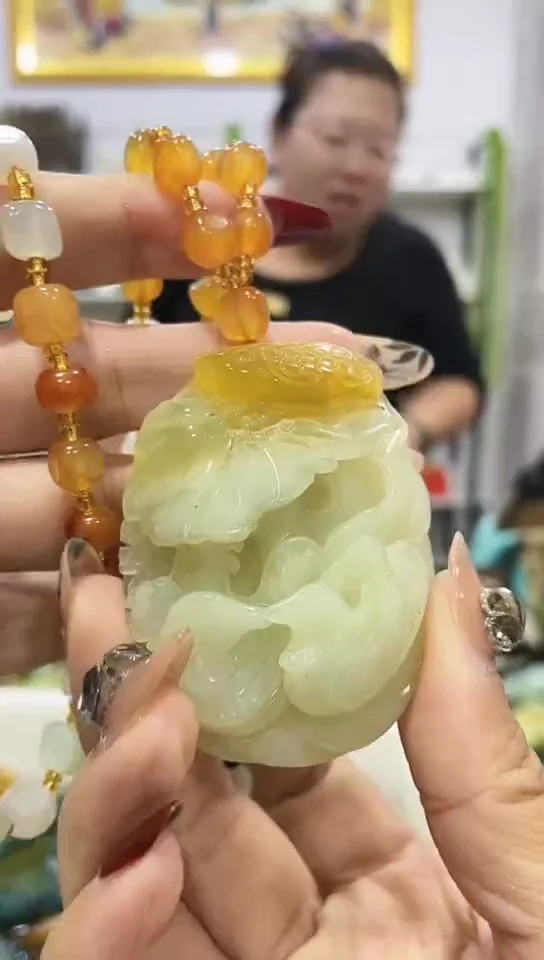 未镶嵌蛇纹石玉吊坠