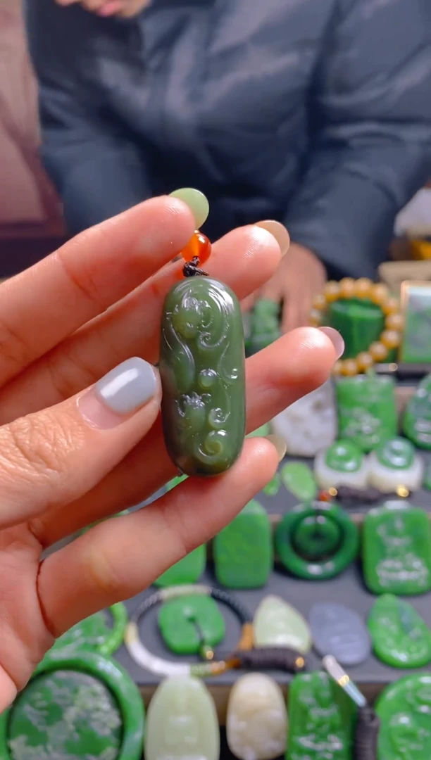 颈饰未镶嵌和田玉1