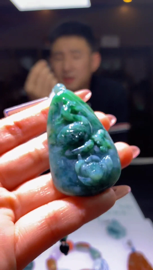 翡翠未镶嵌颈饰净货