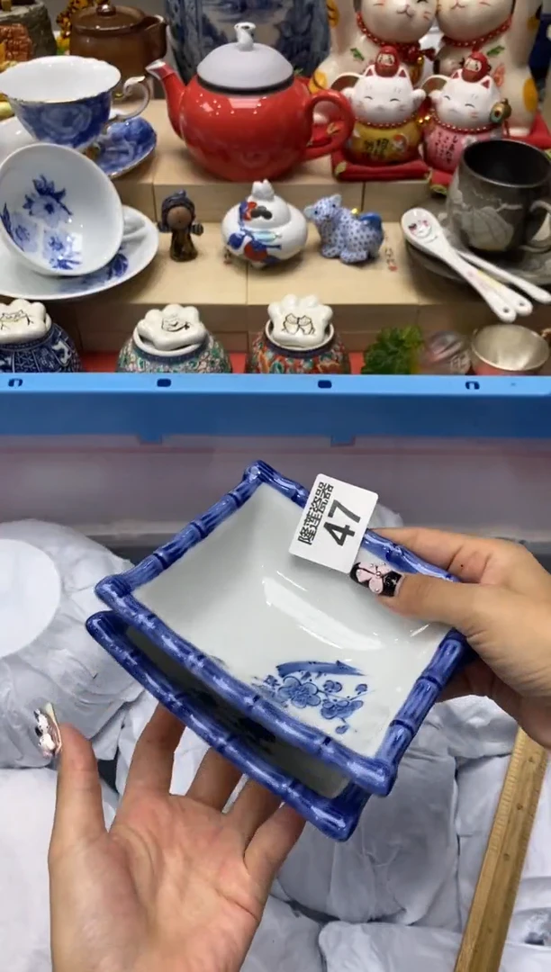 瓷片往***生隆莲瓷器欢迎大家