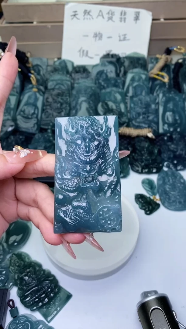 颈饰未镶嵌翡翠