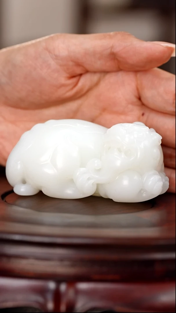 未镶嵌和田玉把件张****伟和田玉