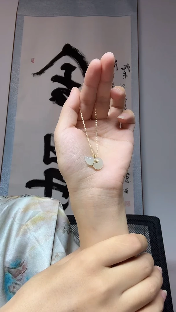 和田玉18K金镶嵌吊坠(不含链)葫芦