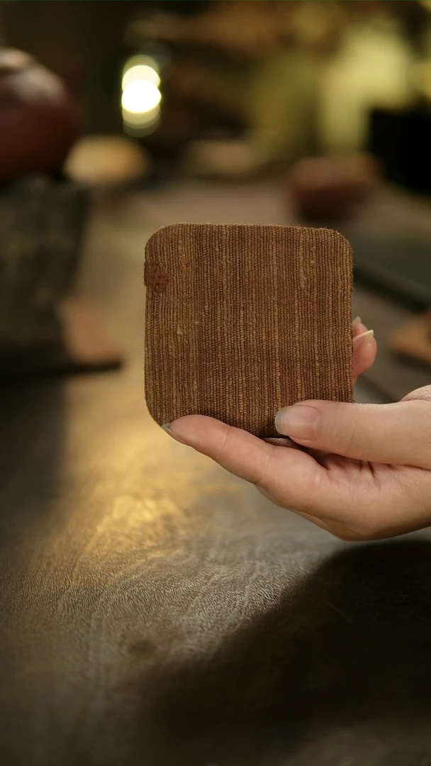 阿眠     香云纱柞蚕丝双面杯垫