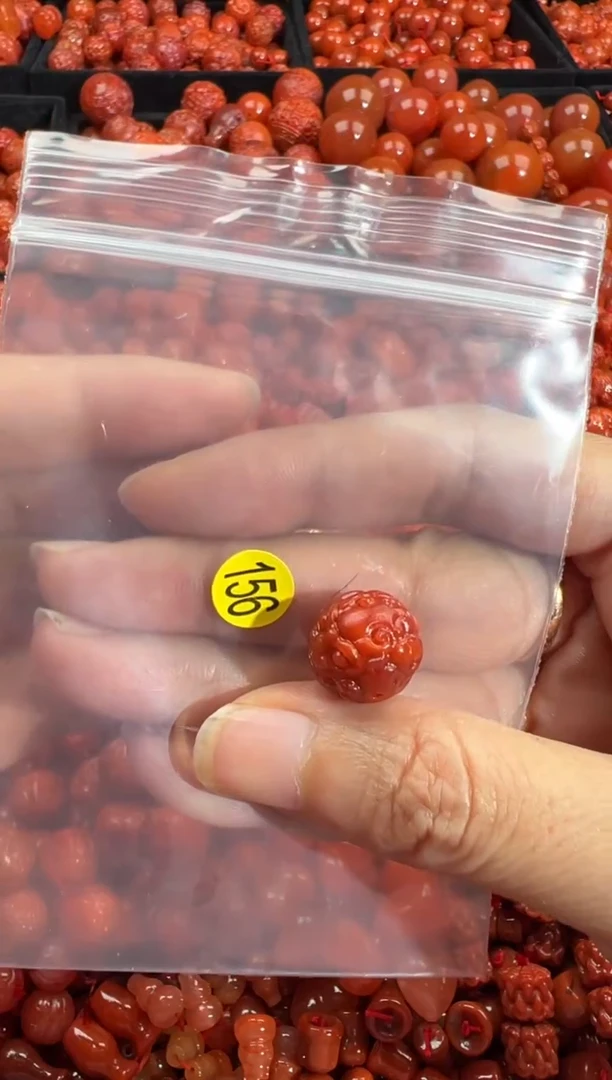 南红玛瑙未镶嵌颈饰1
