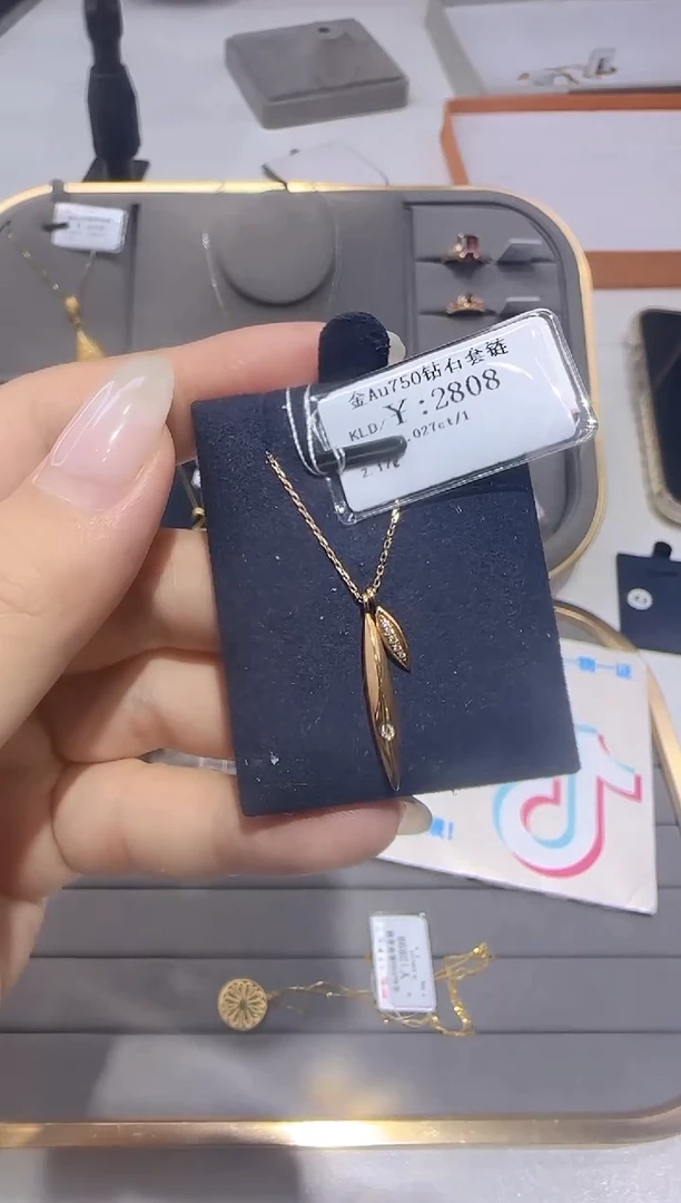 颈饰18K金镶嵌钻石2330