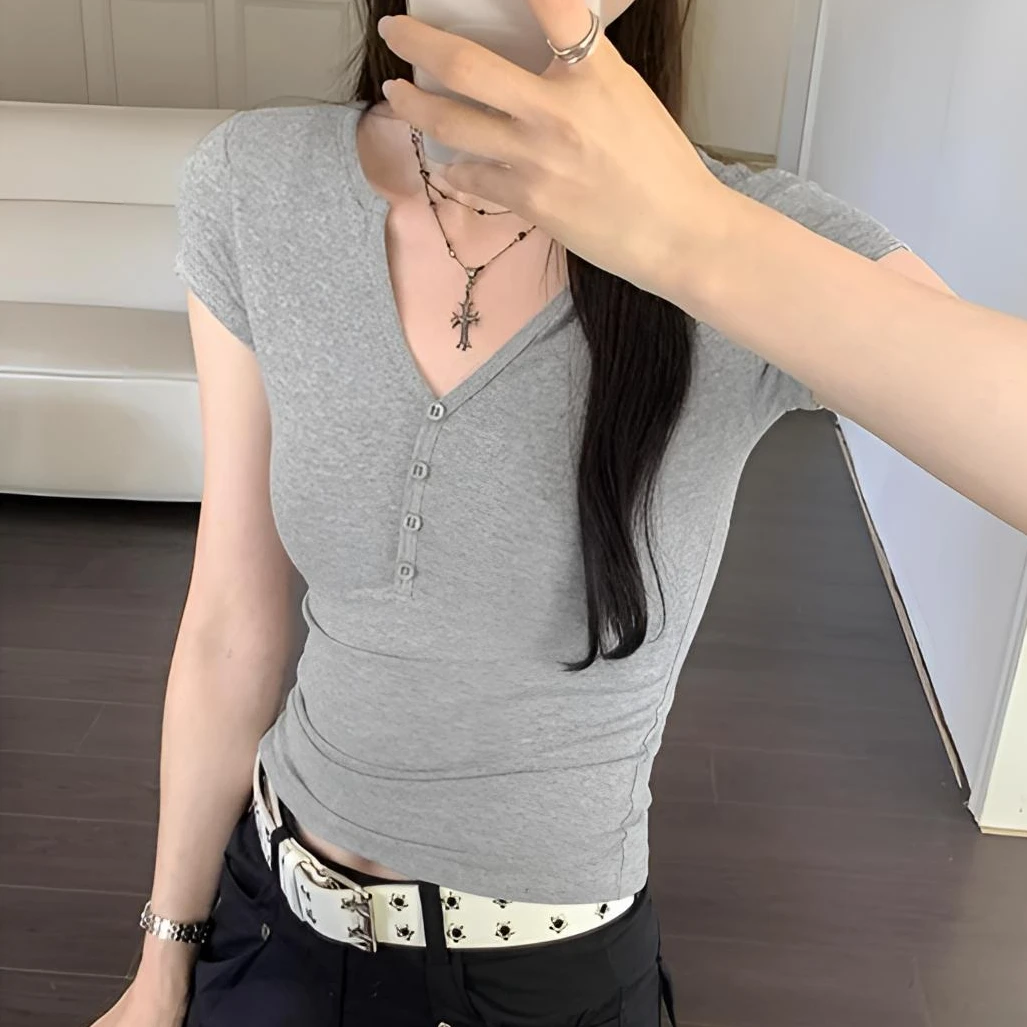 别致独特钉扣半开领V领正肩短袖T恤女夏季爆款时尚洋气短款上衣