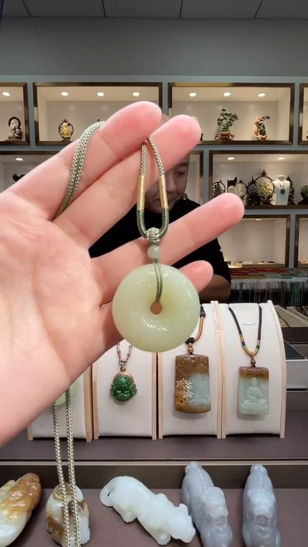 颈饰未镶嵌和田玉苏