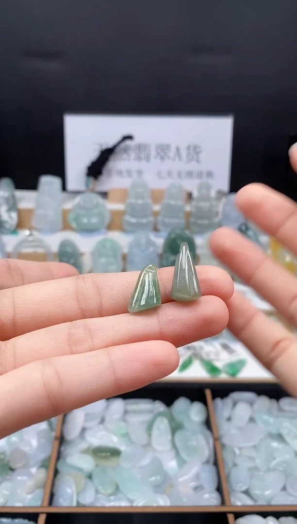 翡翠未镶嵌吊坠(不含链)278莲蓬一对