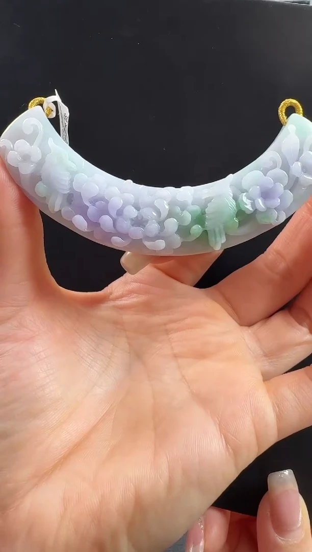 颈饰未镶嵌翡翠弯弯