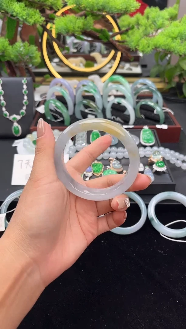 未镶嵌手镯翡翠手镯