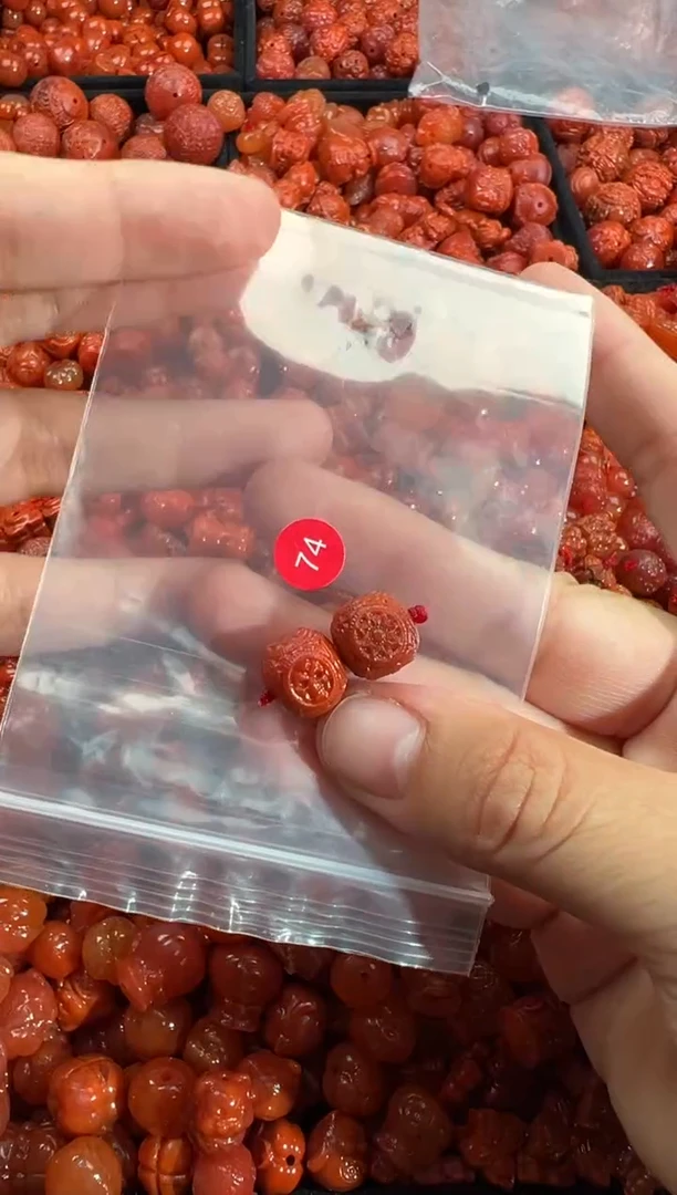 南红玛瑙未镶嵌颈饰1