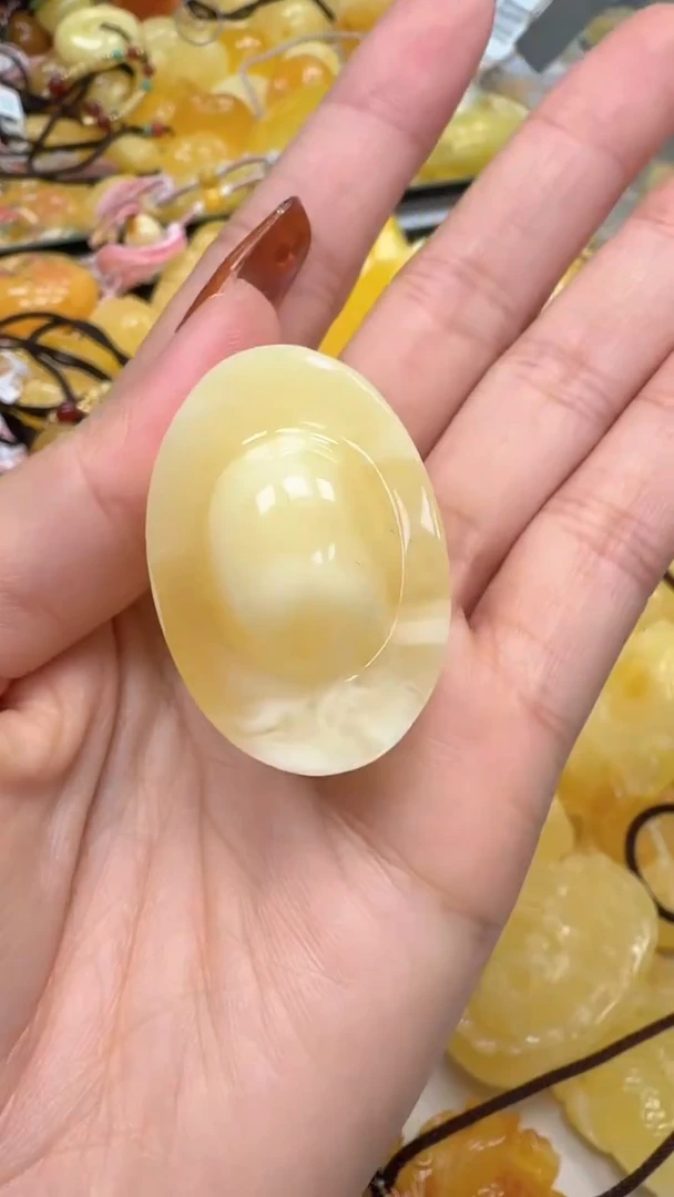 裸石琥珀未镶嵌如图