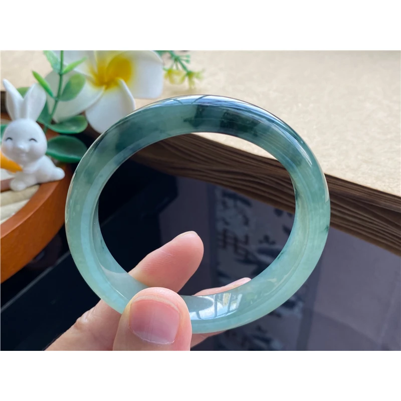 天然翡翠11.04批10211号55.1-12.4-7.8！深邃油绿色天然翡翠手镯