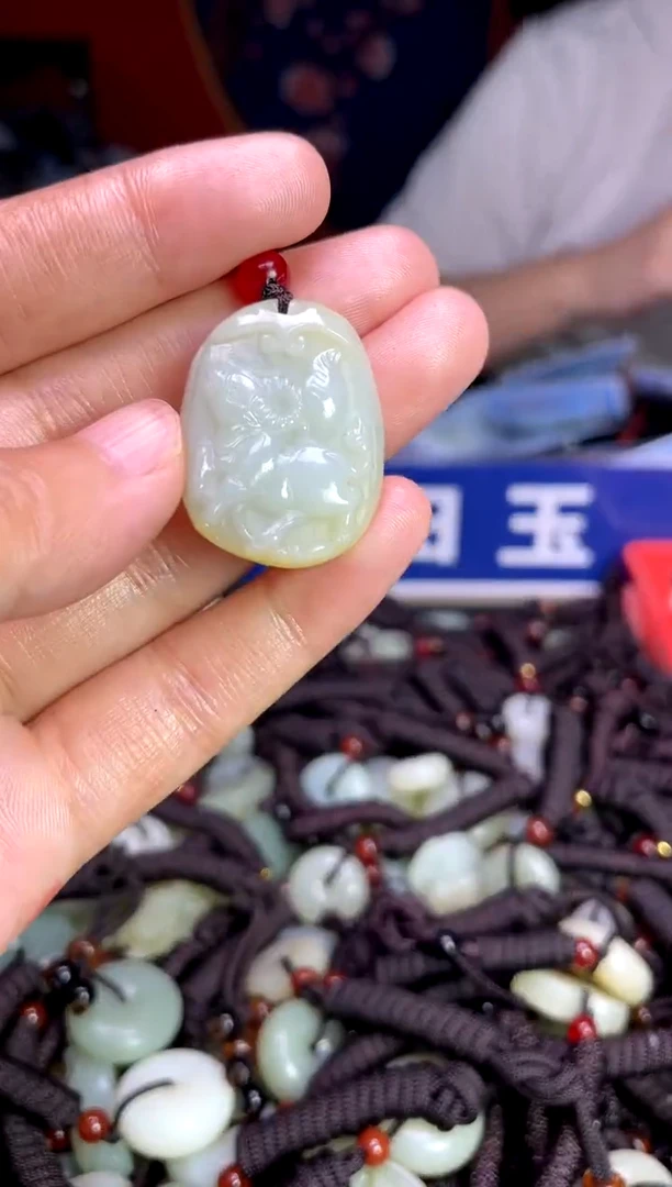 未镶嵌和田玉挂件1