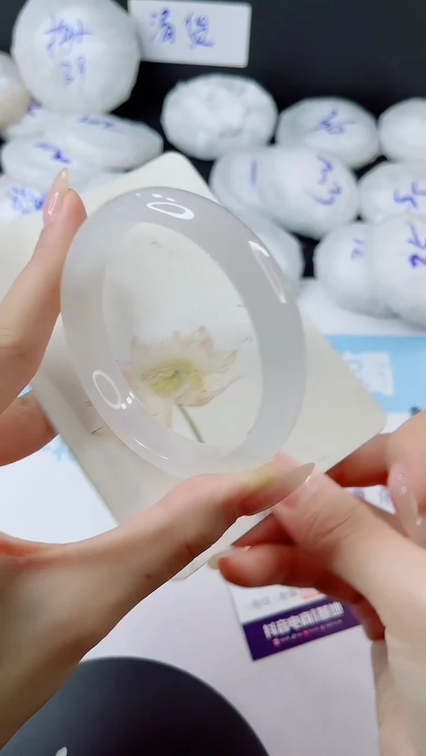 未镶嵌手镯石英质玉多样性发货L229