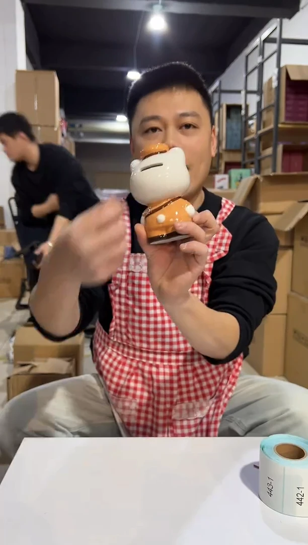 【闪购商品】杯棕色邮递员kt钱罐 陶瓷