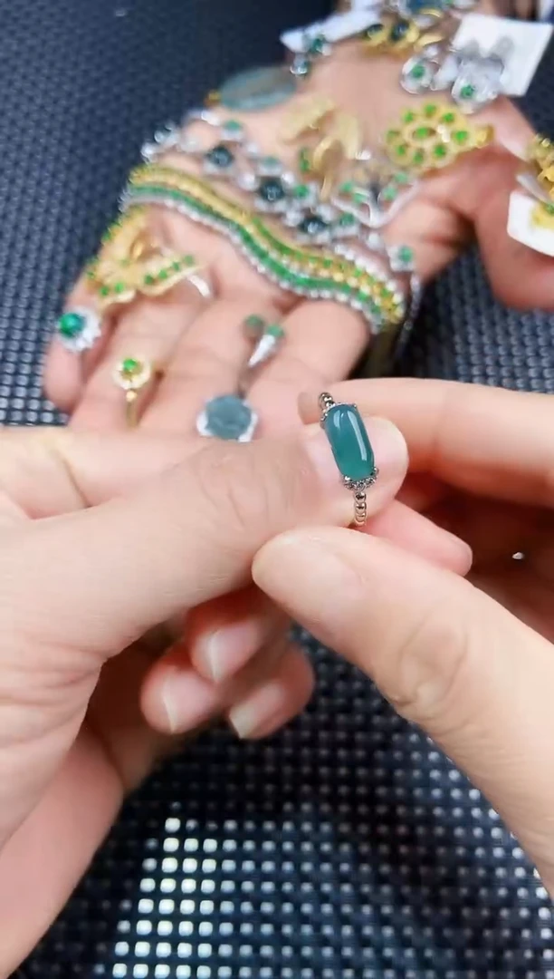 【闪购商品】翡翠吊坠(不含链)未镶嵌11111111