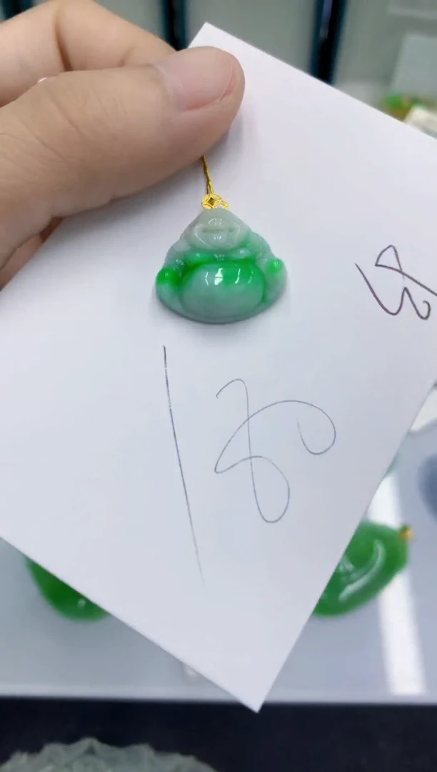 翡翠18K金镶嵌颈饰翡翠