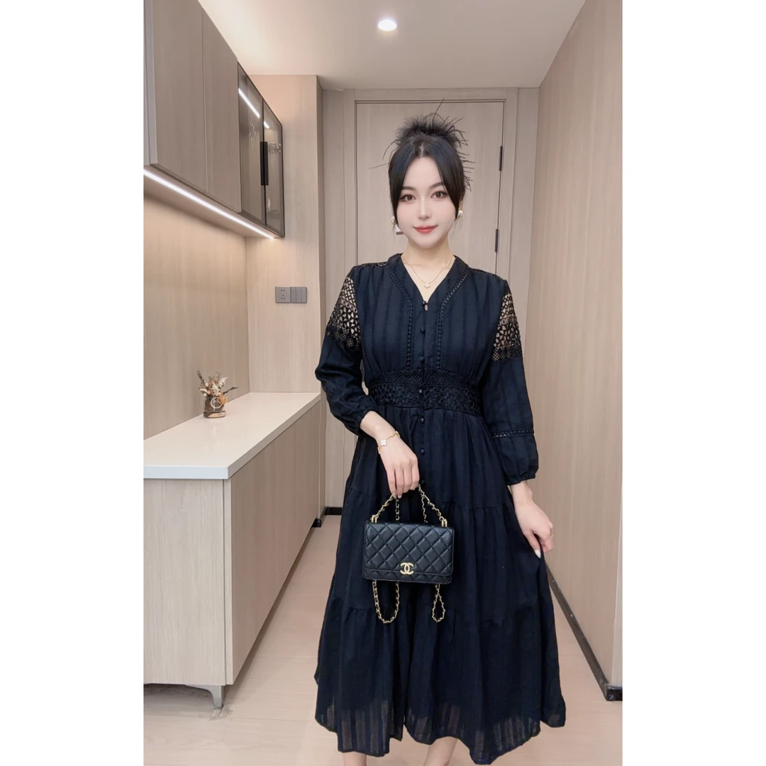 9133鱼鱼严选春季上新大码气质简约法式镂空泡泡袖收腰显瘦连衣裙