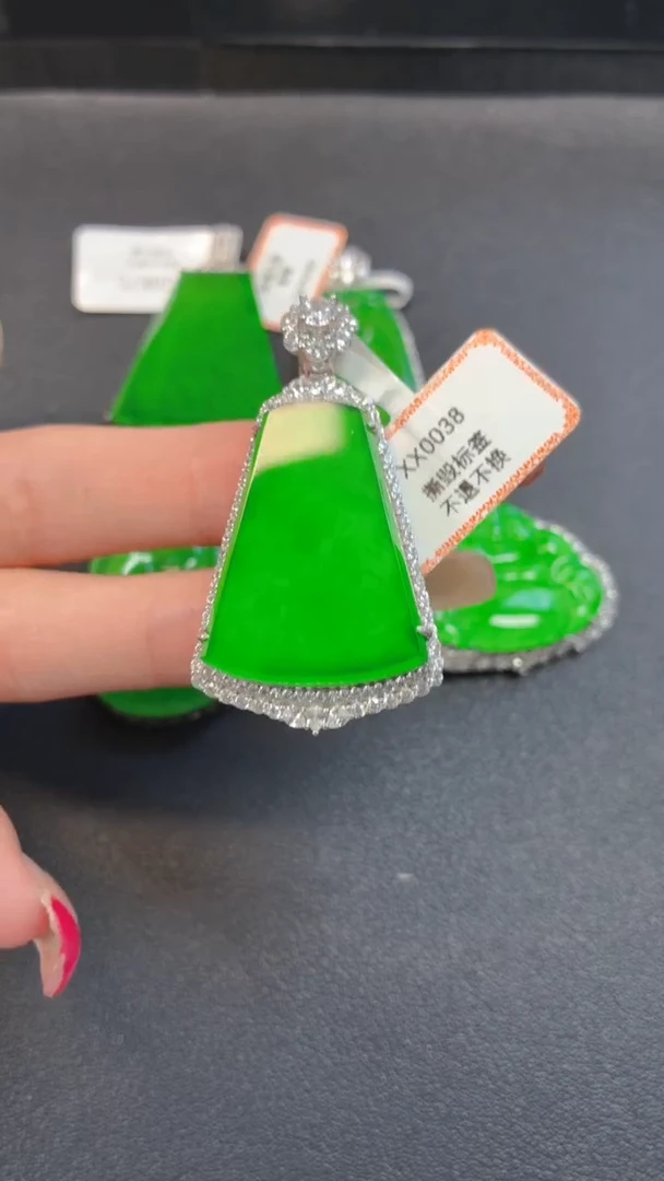 颈饰银S925镶嵌翡翠吊坠