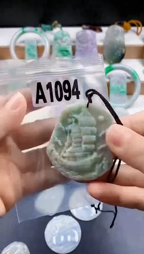 颈饰未镶嵌翡翠天然翡翠吊坠挂件