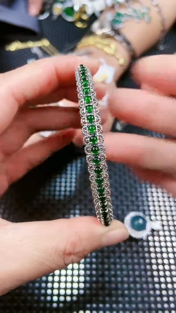 【闪购商品】翡翠手镯未镶嵌11111111