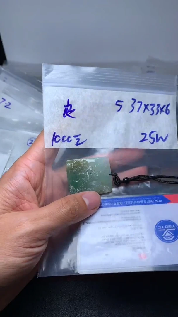 未镶嵌定制翡翠良**景毛货需精细抛光 拍一发一