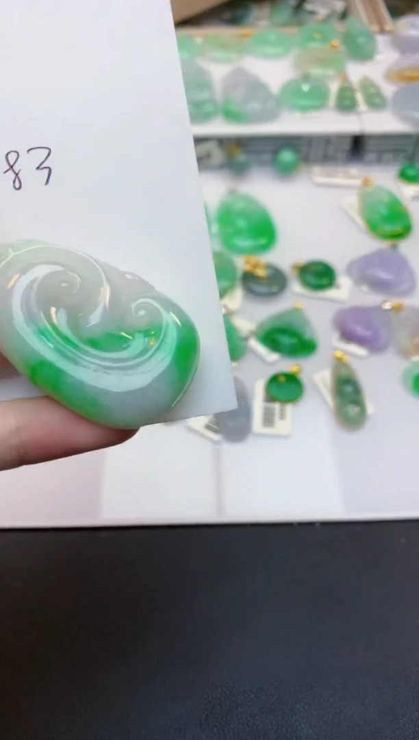 翡翠18K金镶嵌颈饰天然缅甸A货翡翠