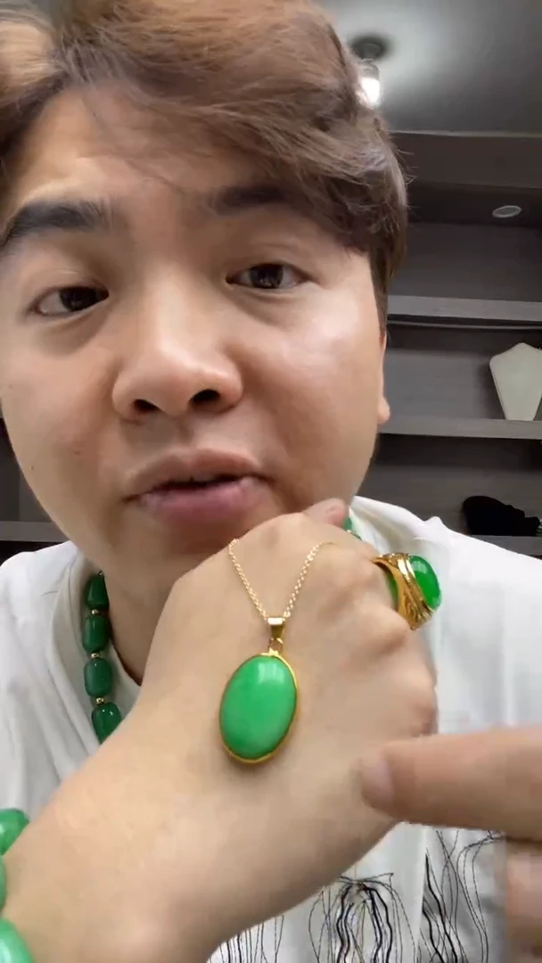 翡翠未镶嵌吊坠(赠链)高端时尚鸽子蛋吊坠