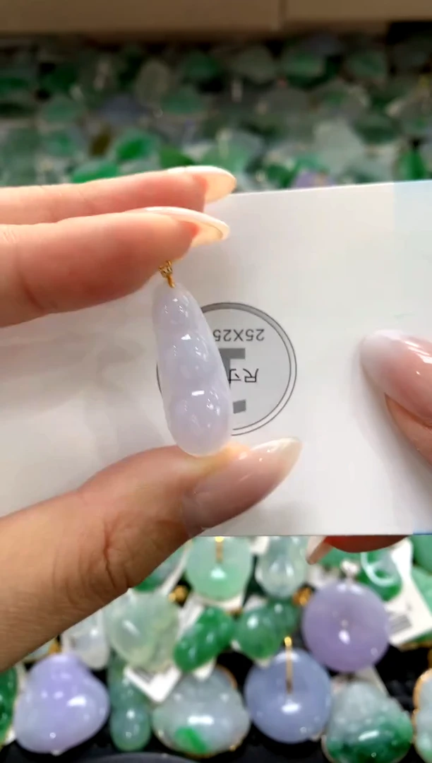 颈饰18K金镶嵌翡翠1111111111111111