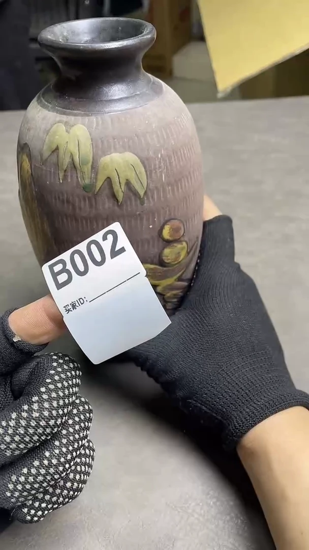 瓷片默认微瑕，谨慎参拍B002花瓶