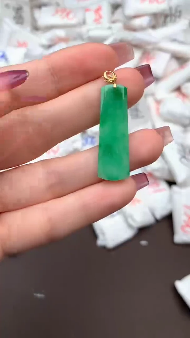 【闪购商品】翡翠挂件18K金镶嵌—