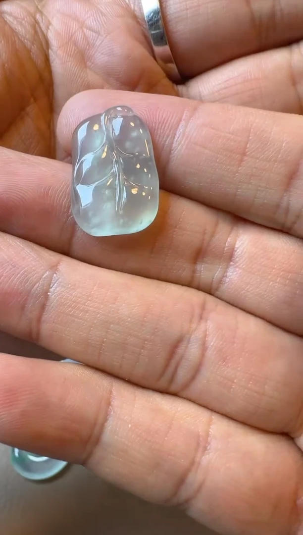 【闪购商品】翡翠颈饰未镶嵌叶子