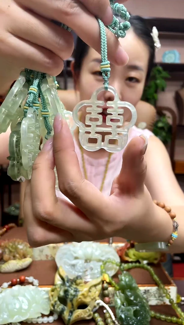 岫玉未镶嵌吊坠 多样性发货发其中之一
