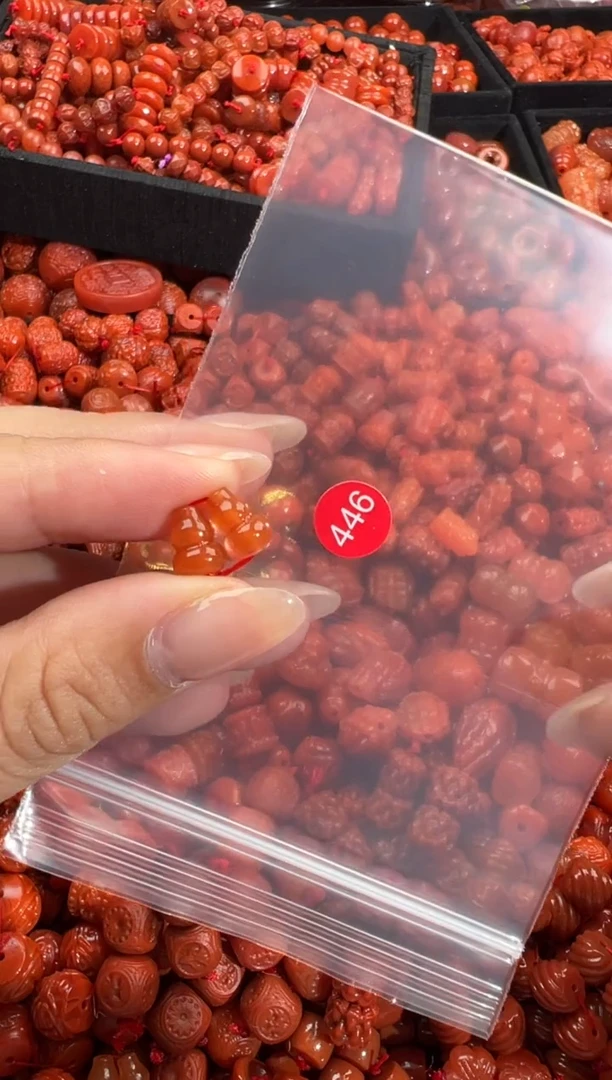 南红玛瑙未镶嵌颈饰1