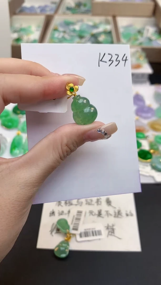 颈饰18K金镶嵌翡翠天然缅甸a货翡翠