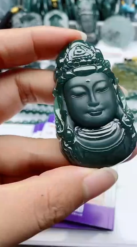 翡翠未镶嵌颈饰