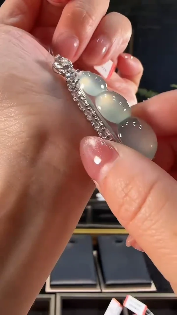 【闪购商品】翡翠戒指18K金镶嵌天然翡翠福豆18K金镶嵌吊坠