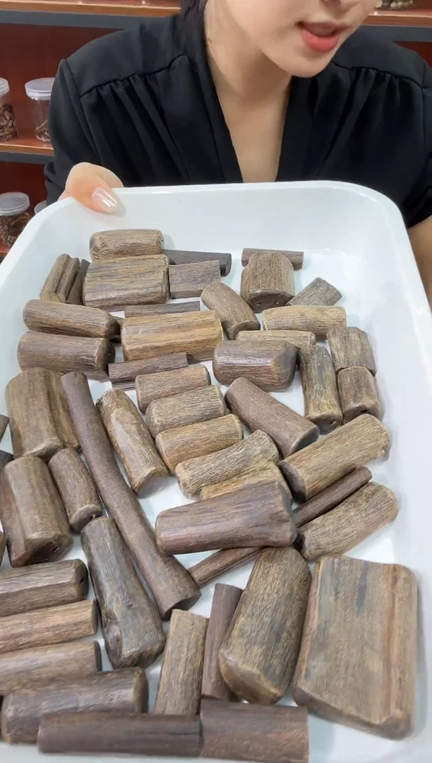 沉香吊坠105号文莱多样性发一