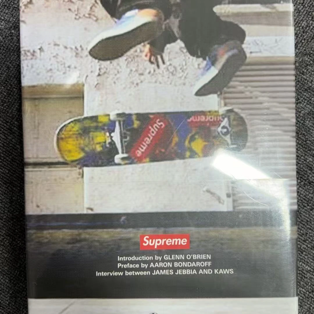 【山】supreme 书一本 画册