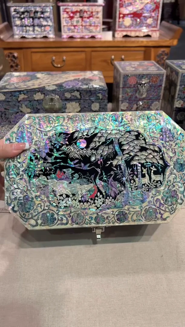 【闪购商品】红色鱼锁绒布底·弘贝雅螺钿漆器文化馆