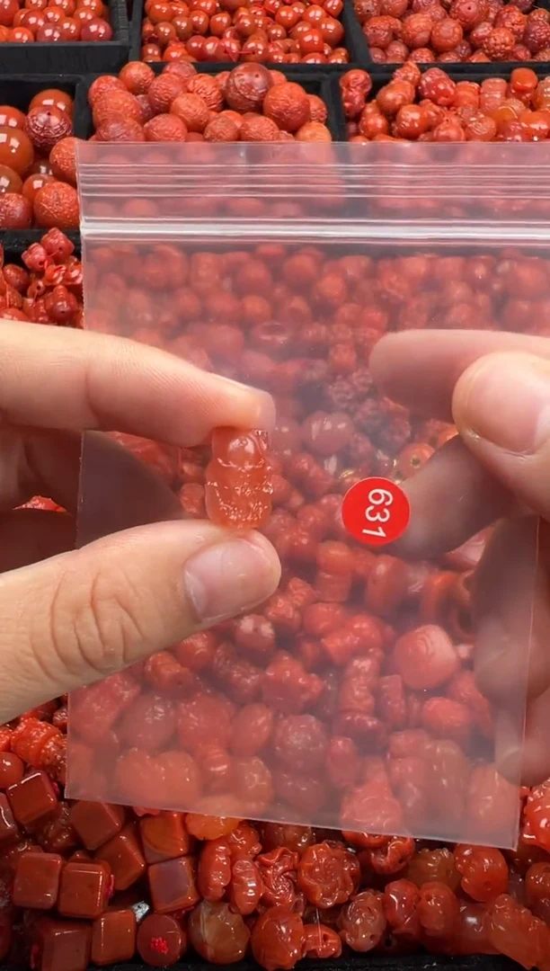 南红玛瑙未镶嵌颈饰1