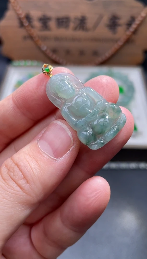 【闪购商品】翡翠颈饰18K金镶嵌5.........