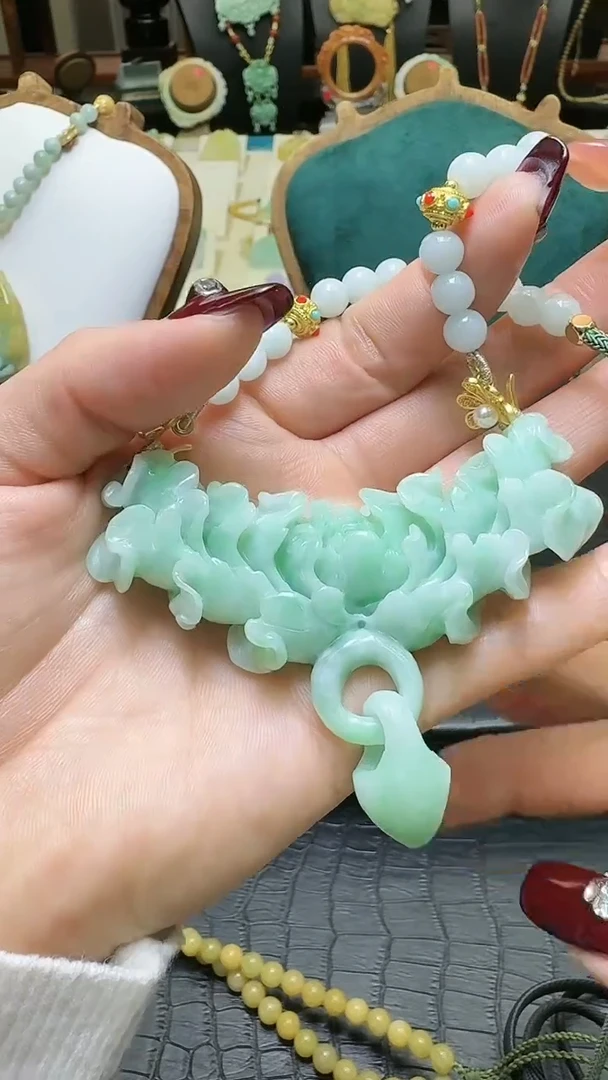 【闪购商品】翡翠颈饰未镶嵌天然翡翠花牌弯弯