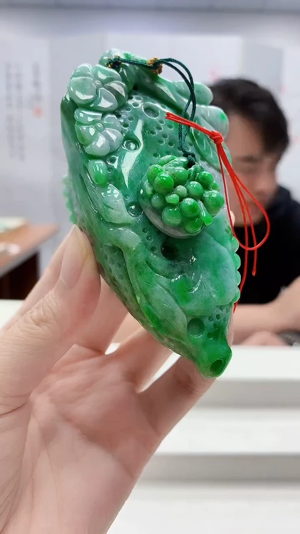 定制翡翠未镶嵌5060zm-毛货挂件配底座154